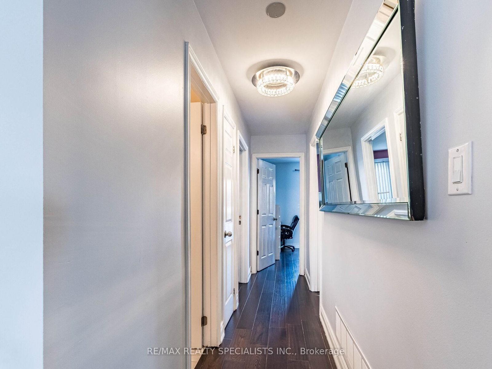 Semi-Detached House for sale at 18 Ashford Court, Brampton, Ontario, L6V 2Z1 - Brampton North - MLS: W12833166