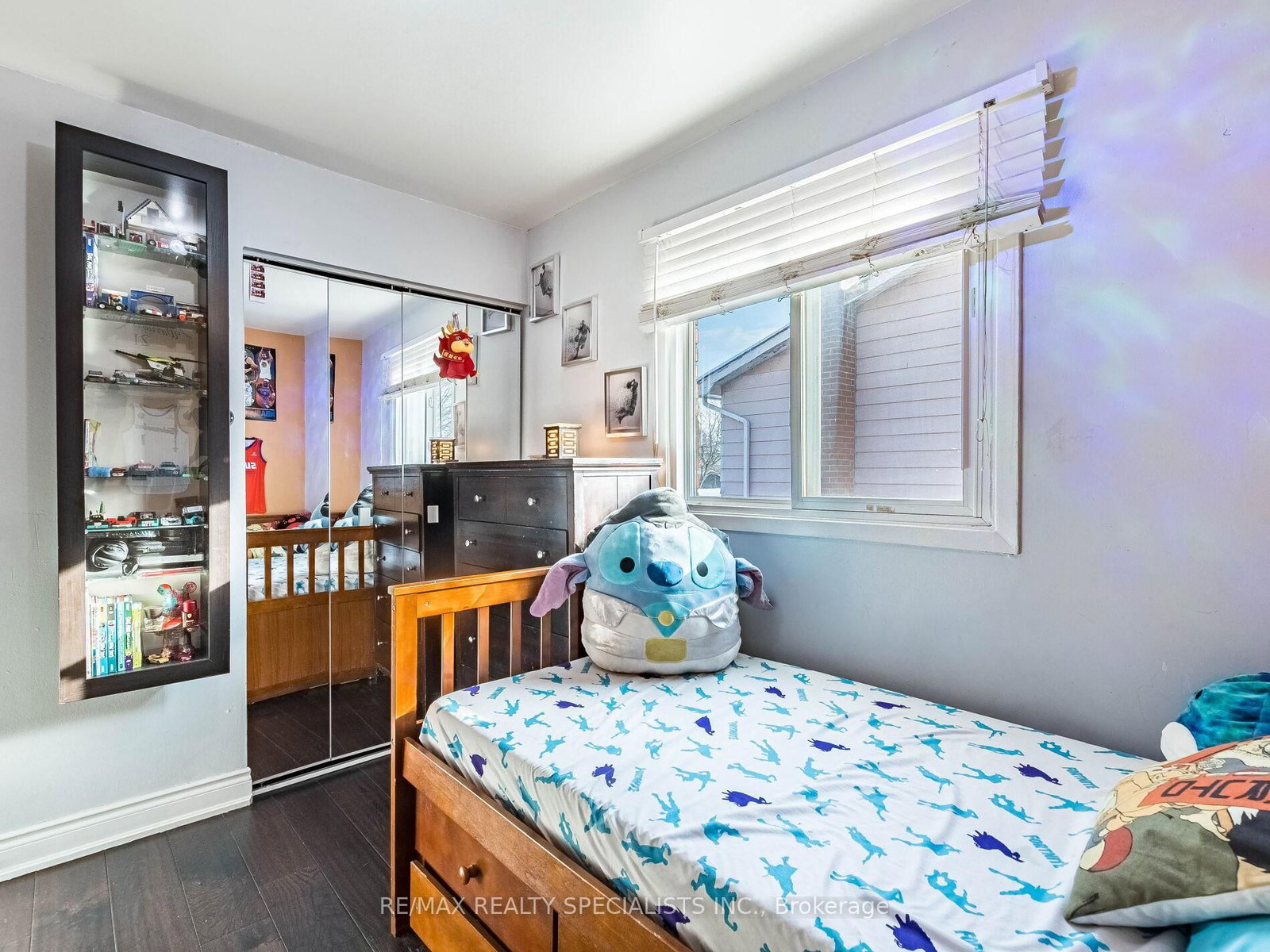 Semi-Detached House for sale at 18 Ashford Court, Brampton, Ontario, L6V 2Z1 - Brampton North - MLS: W12833166