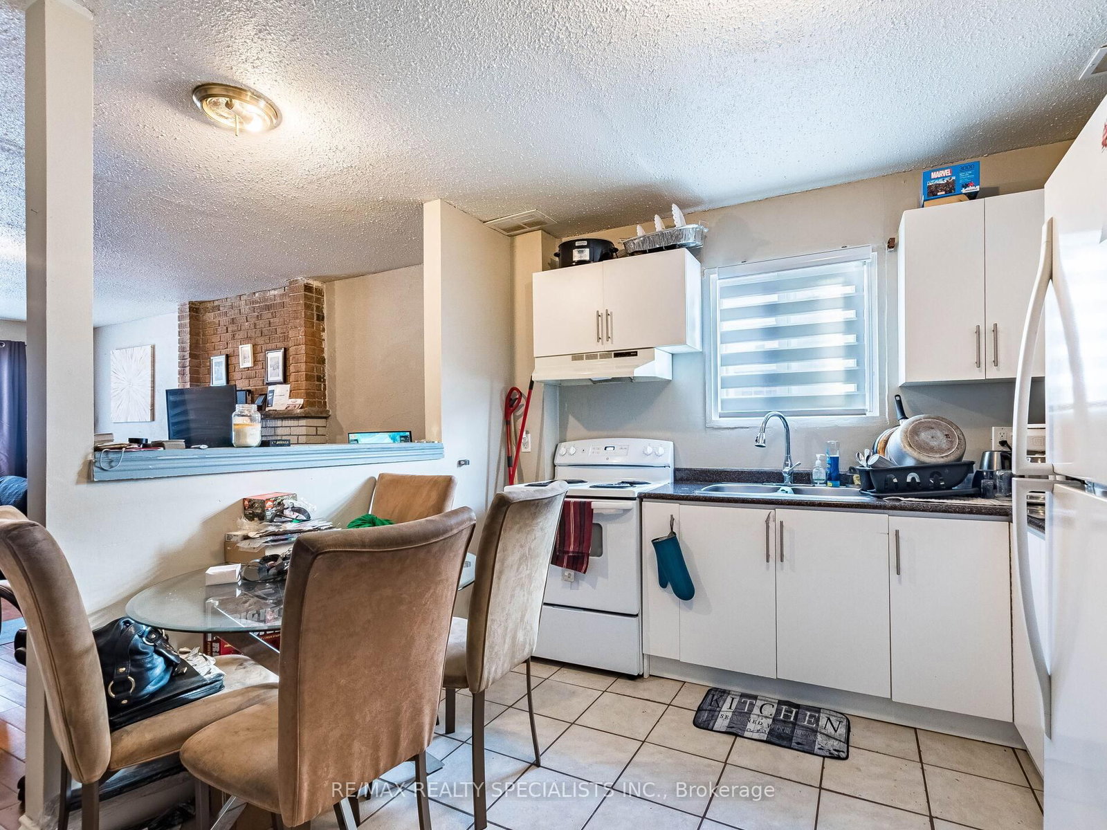 Semi-Detached House for sale at 18 Ashford Court, Brampton, Ontario, L6V 2Z1 - Brampton North - MLS: W12833166