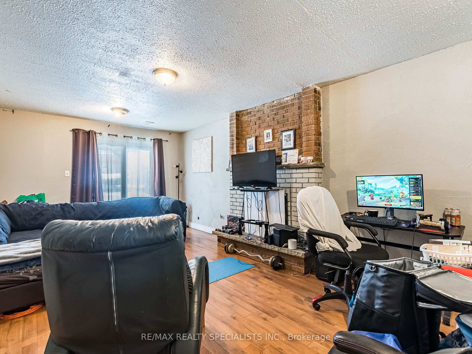 Semi-Detached House for sale at 18 Ashford Court, Brampton, Ontario, L6V 2Z1 - Brampton North - MLS: W12833166