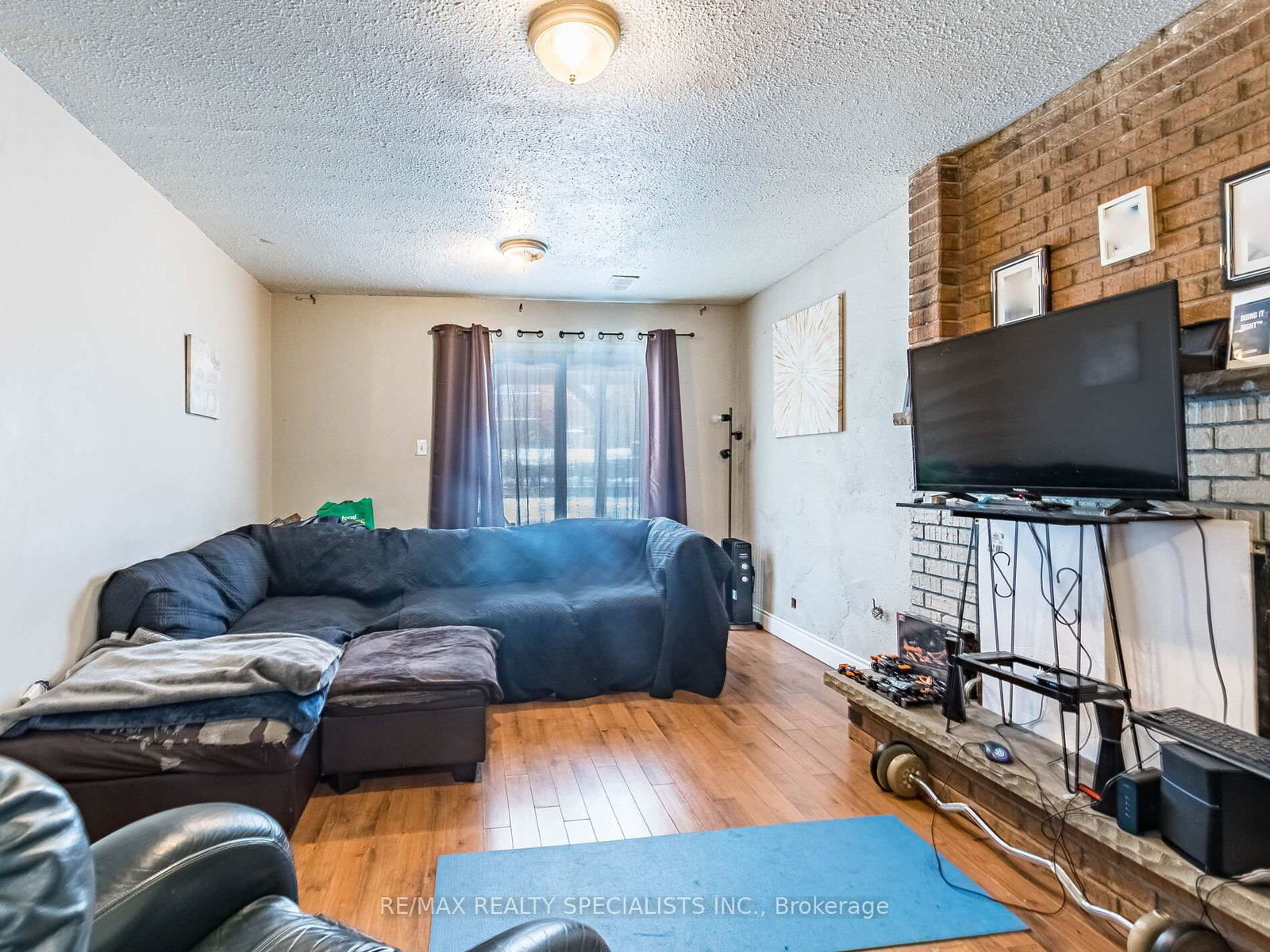 Semi-Detached House for sale at 18 Ashford Court, Brampton, Ontario, L6V 2Z1 - Brampton North - MLS: W12833166