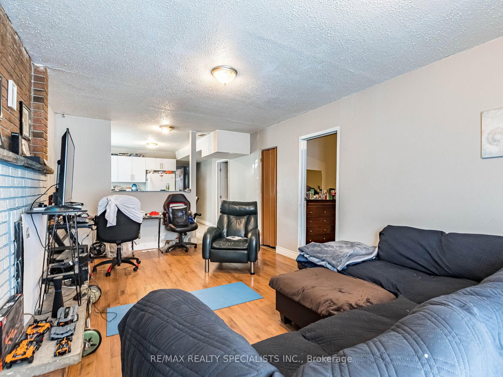 Semi-Detached House for sale at 18 Ashford Court, Brampton, Ontario, L6V 2Z1 - Brampton North - MLS: W12833166