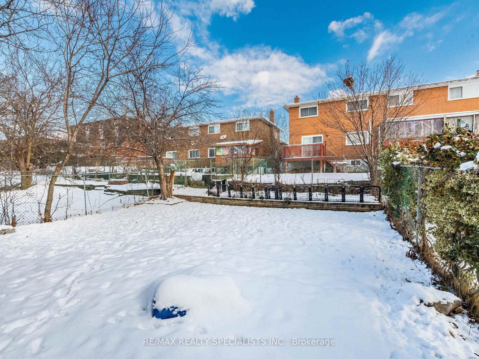 Semi-Detached House for sale at 18 Ashford Court, Brampton, Ontario, L6V 2Z1 - Brampton North - MLS: W12833166