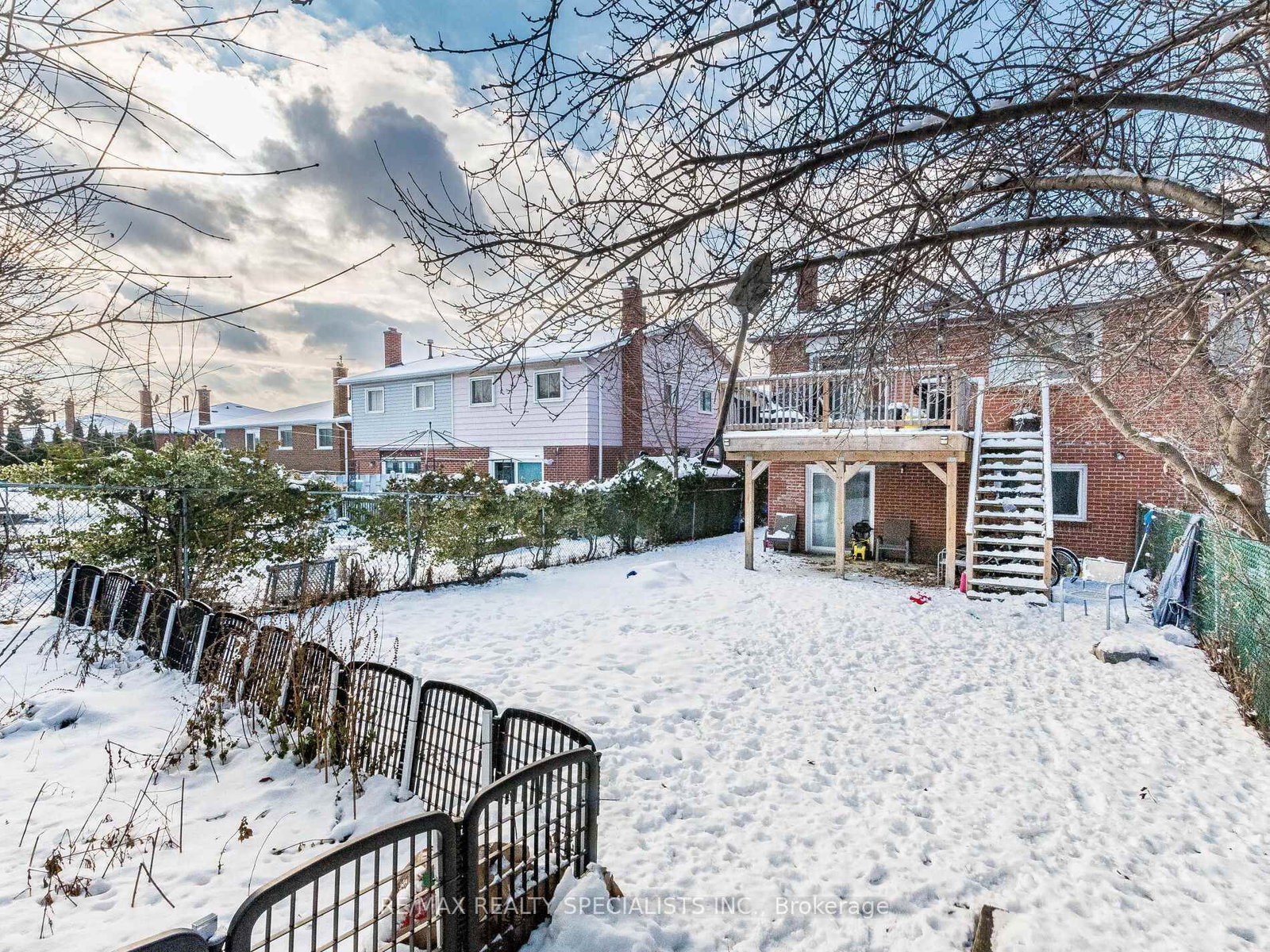 Semi-Detached House for sale at 18 Ashford Court, Brampton, Ontario, L6V 2Z1 - Brampton North - MLS: W12833166