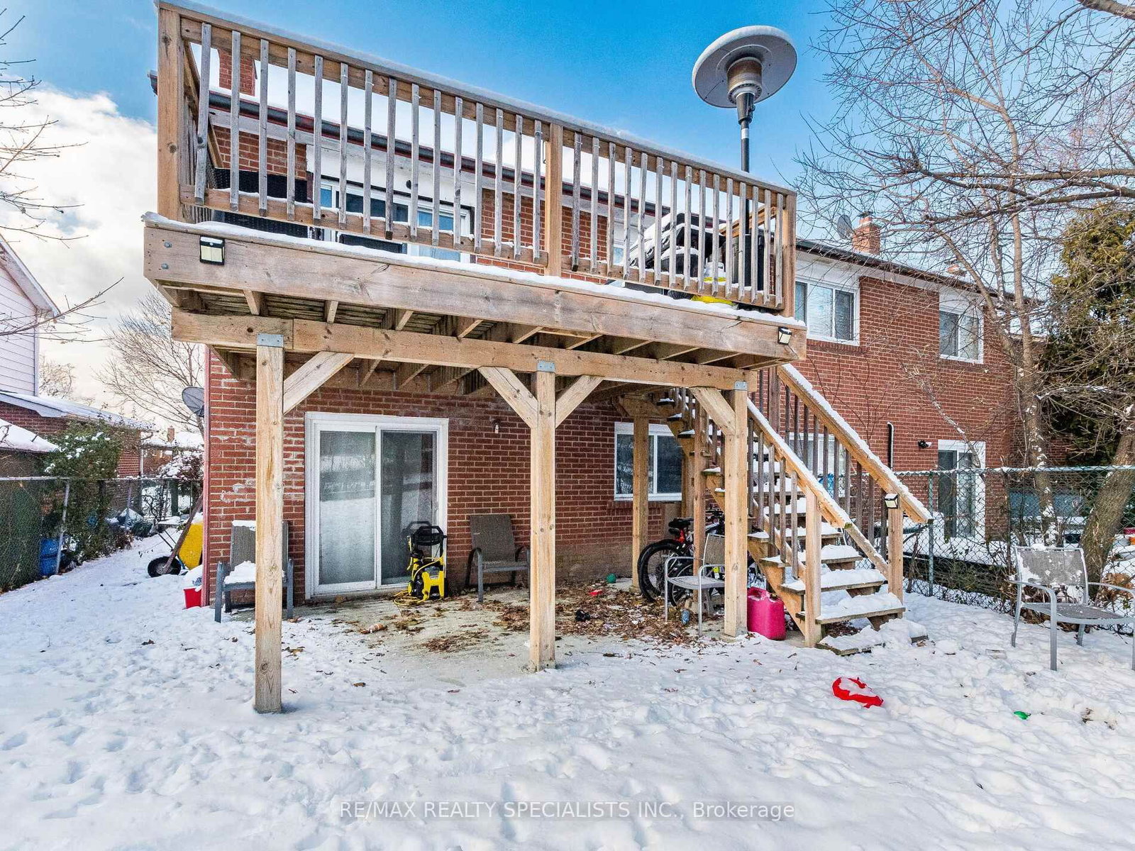 Semi-Detached House for sale at 18 Ashford Court, Brampton, Ontario, L6V 2Z1 - Brampton North - MLS: W12833166