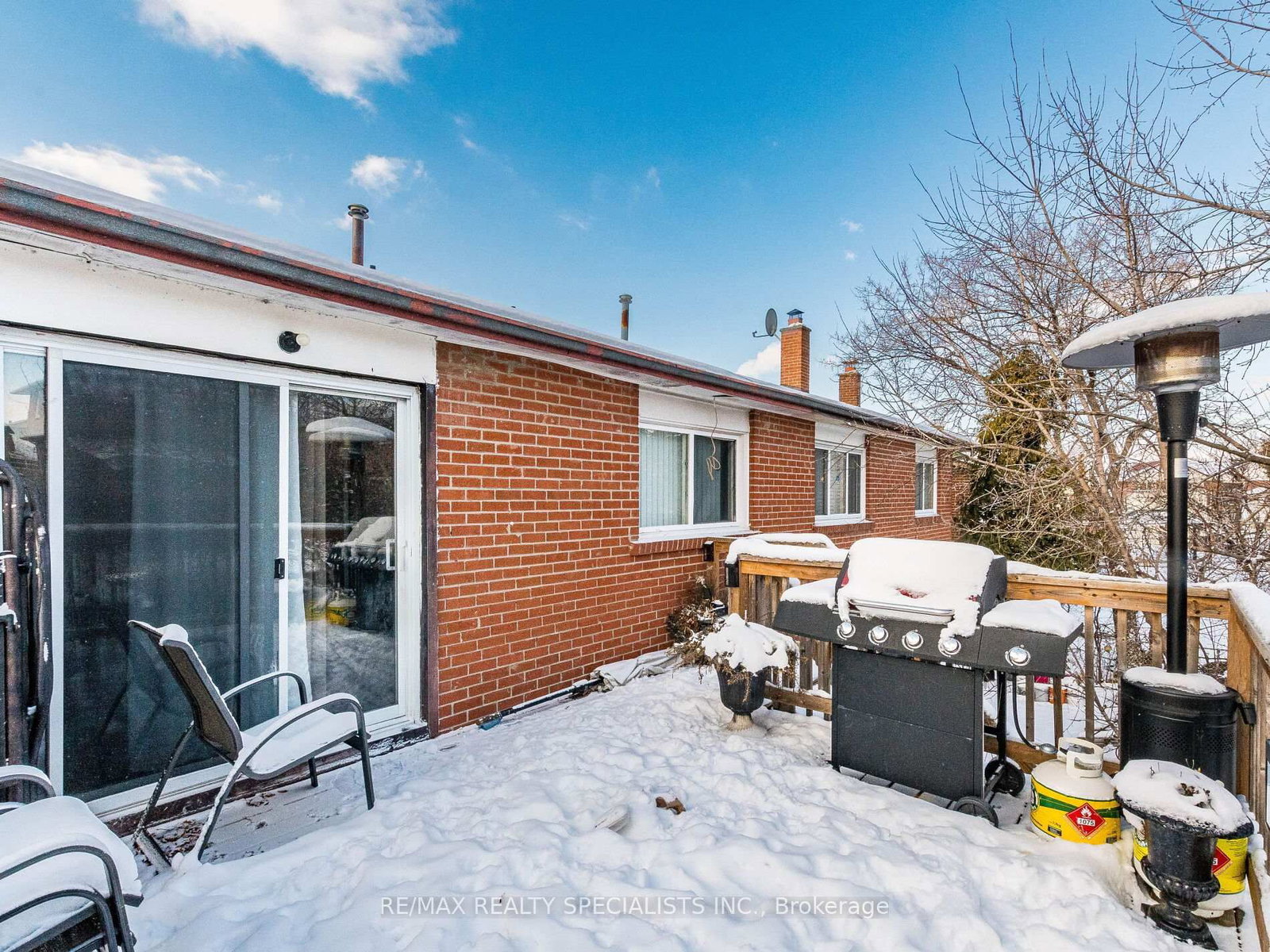 Semi-Detached House for sale at 18 Ashford Court, Brampton, Ontario, L6V 2Z1 - Brampton North - MLS: W12833166