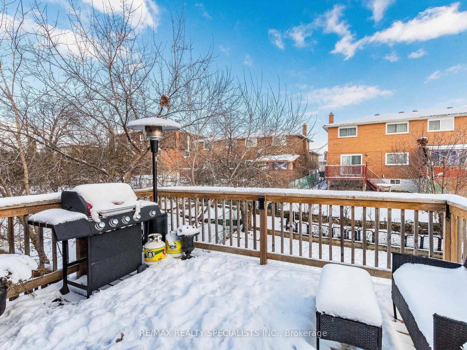 Semi-Detached House for sale at 18 Ashford Court, Brampton, Ontario, L6V 2Z1 - Brampton North - MLS: W12833166