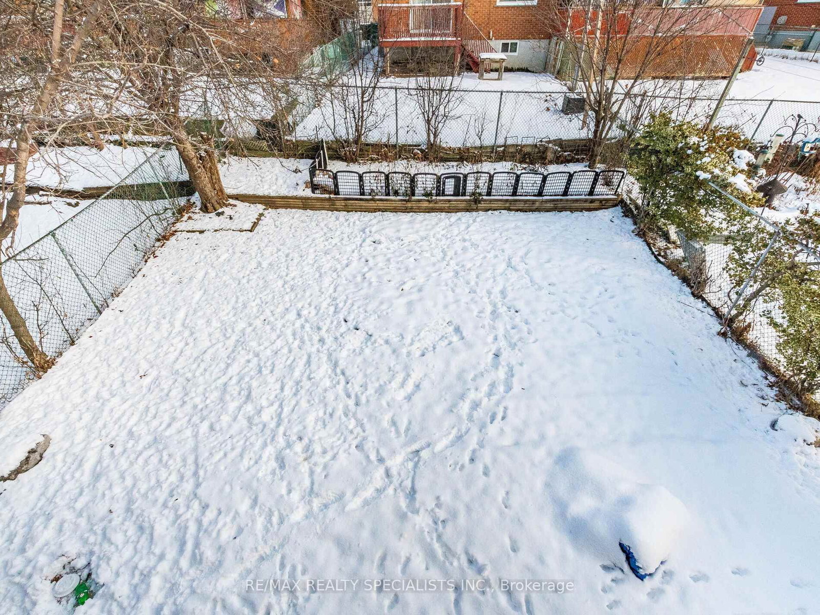 Semi-Detached House for sale at 18 Ashford Court, Brampton, Ontario, L6V 2Z1 - Brampton North - MLS: W12833166