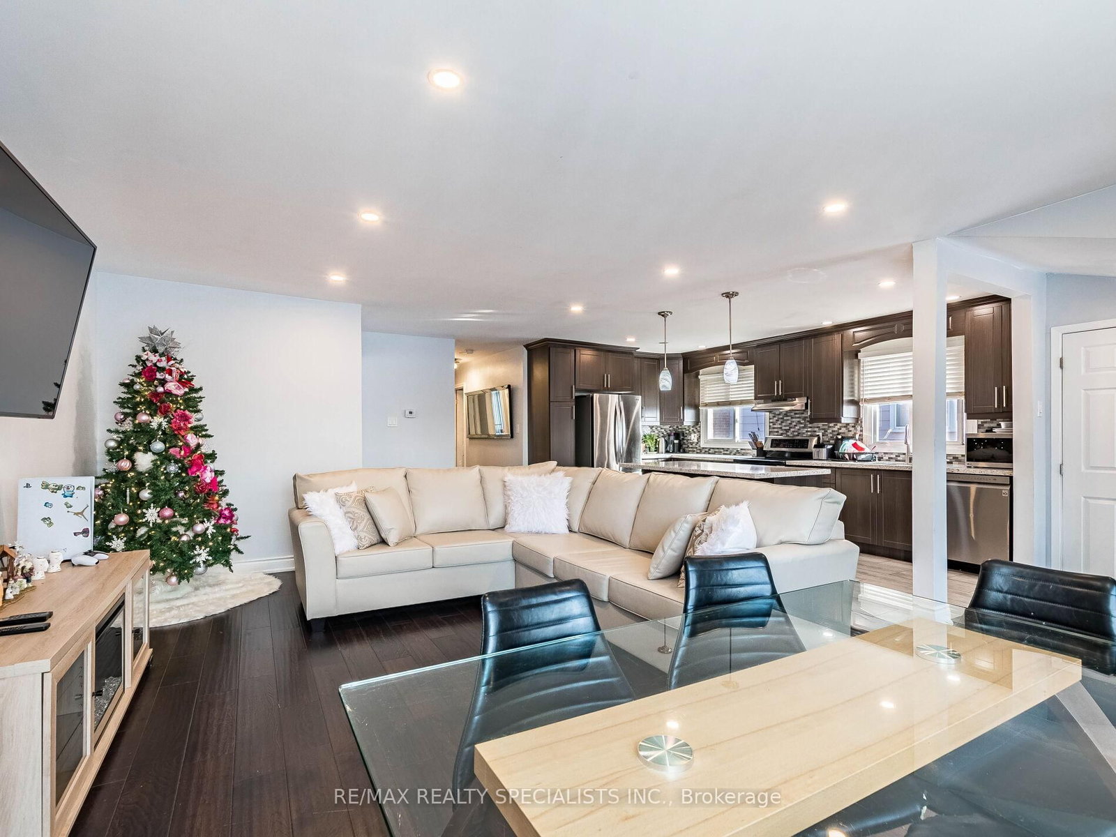 Semi-Detached House for sale at 18 Ashford Court, Brampton, Ontario, L6V 2Z1 - Brampton North - MLS: W12833166