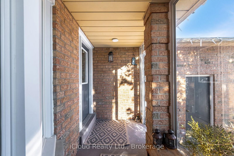 1615 Sir Monty's Dr, Mississauga, L5N 4R1 | Image 3