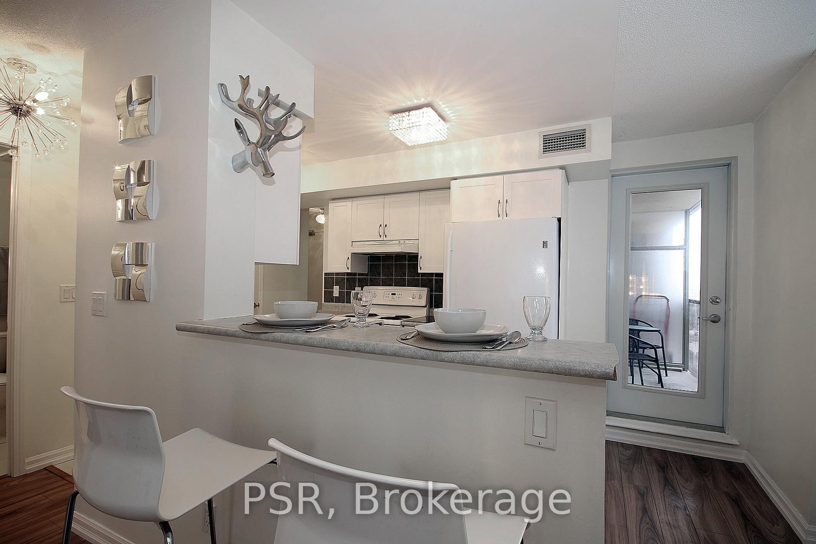 Condo for lease at 404-4 Elsinore Path, Toronto, Ontario, M8V 4G7 - New Toronto - MLS: W12833754