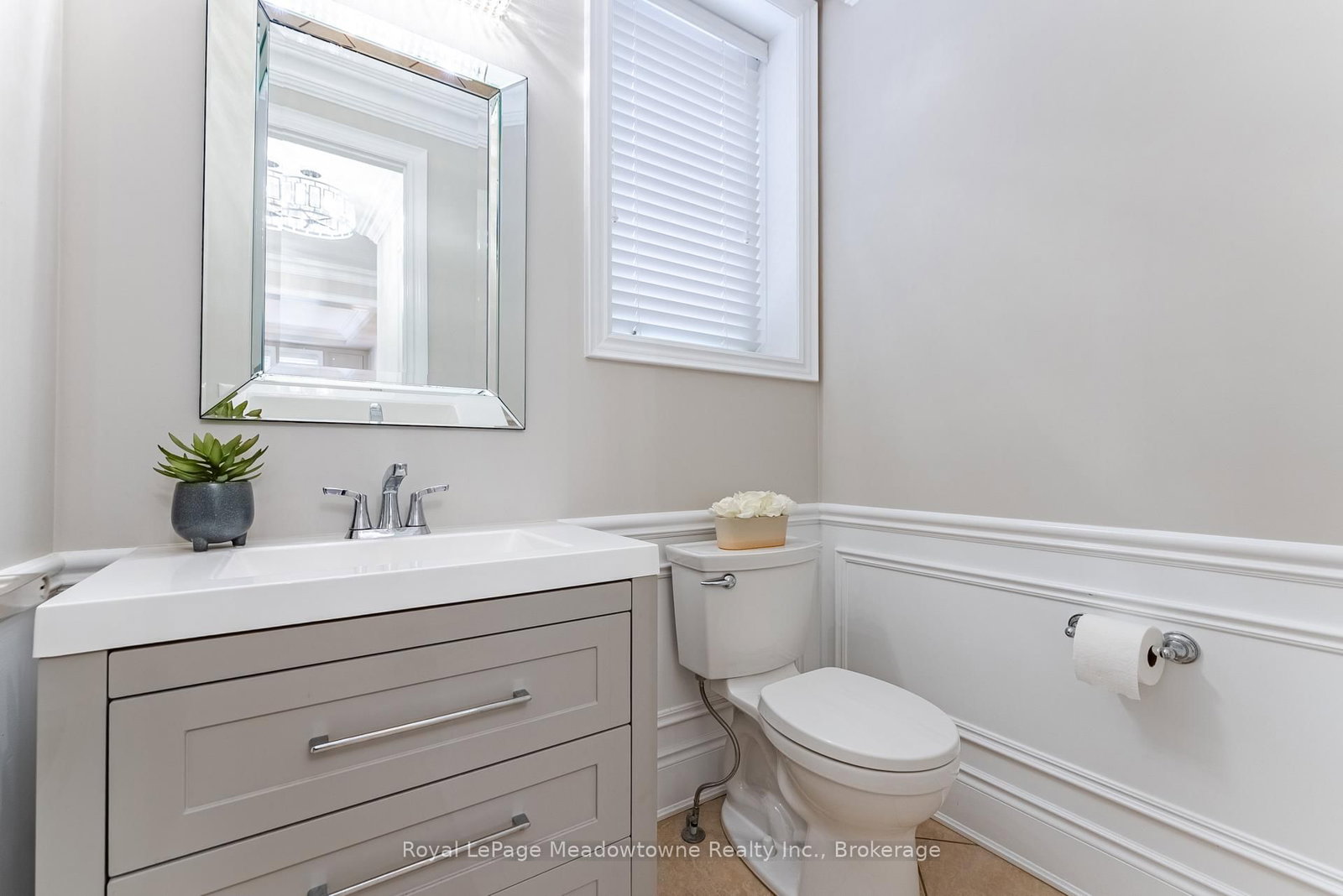 Detached House for sale at 400 Mickey Court, Milton, Ontario, L9T 7N8 - Scott - MLS: W12833978