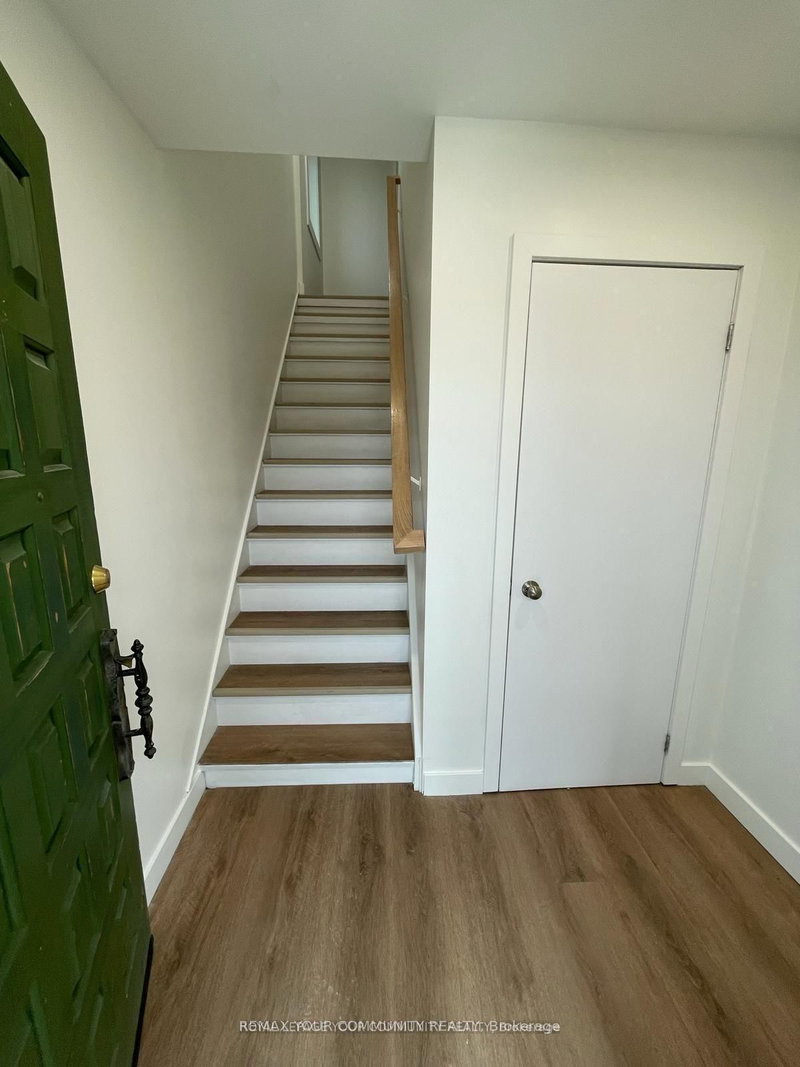 Upper - 2 Harold St, Toronto, M8Z 3R3 | Image 3