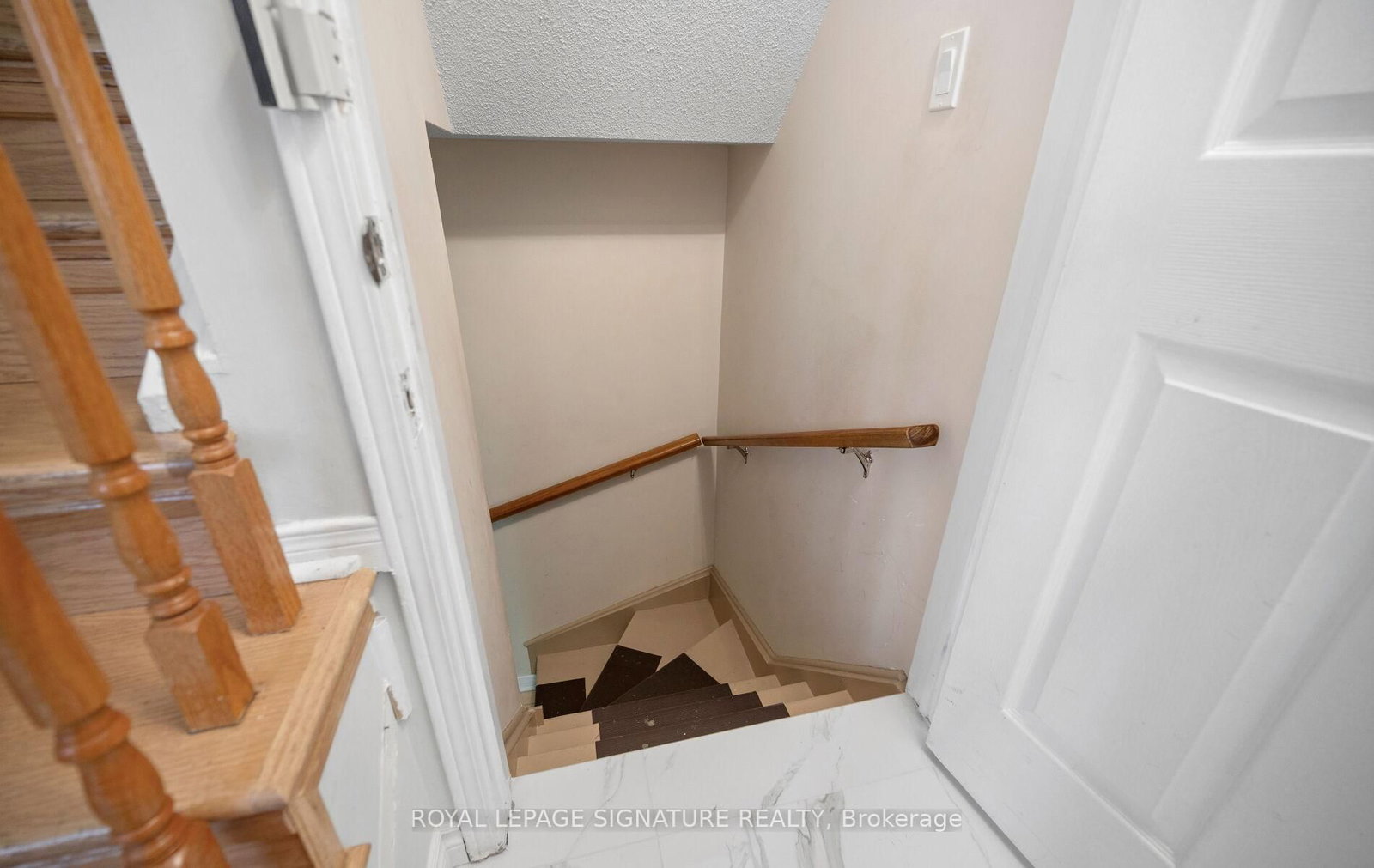 Townhouse for sale at 3 Lancewood Crescent, Brampton, Ontario, L6S 5Y6 - Queen Street Corridor - MLS: W12834394