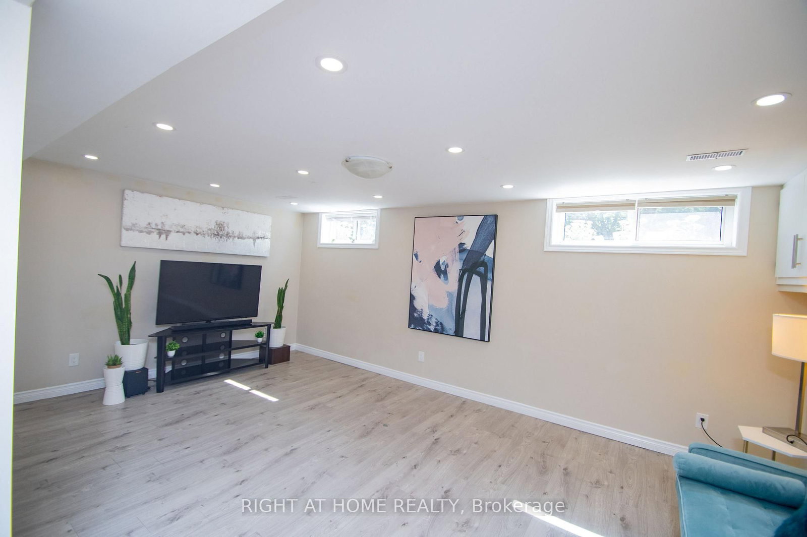 65 Bridgenorth Crescent • Toronto, ON photo 21