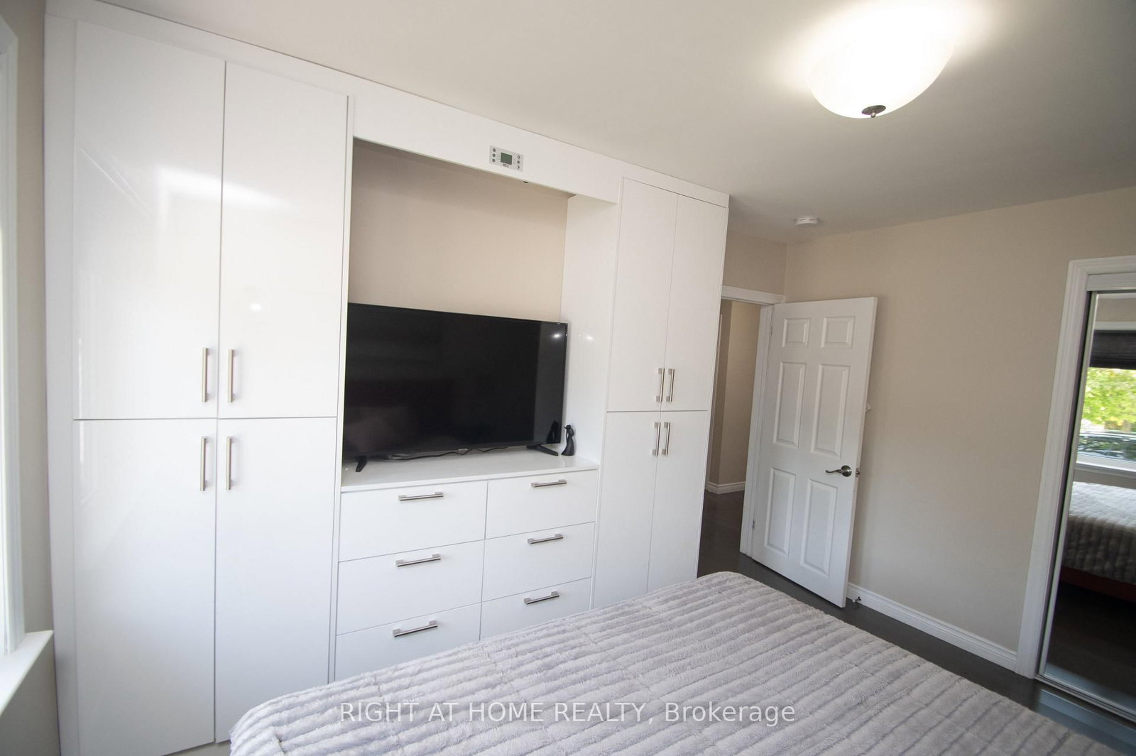 65 Bridgenorth Crescent • Toronto, ON photo 9
