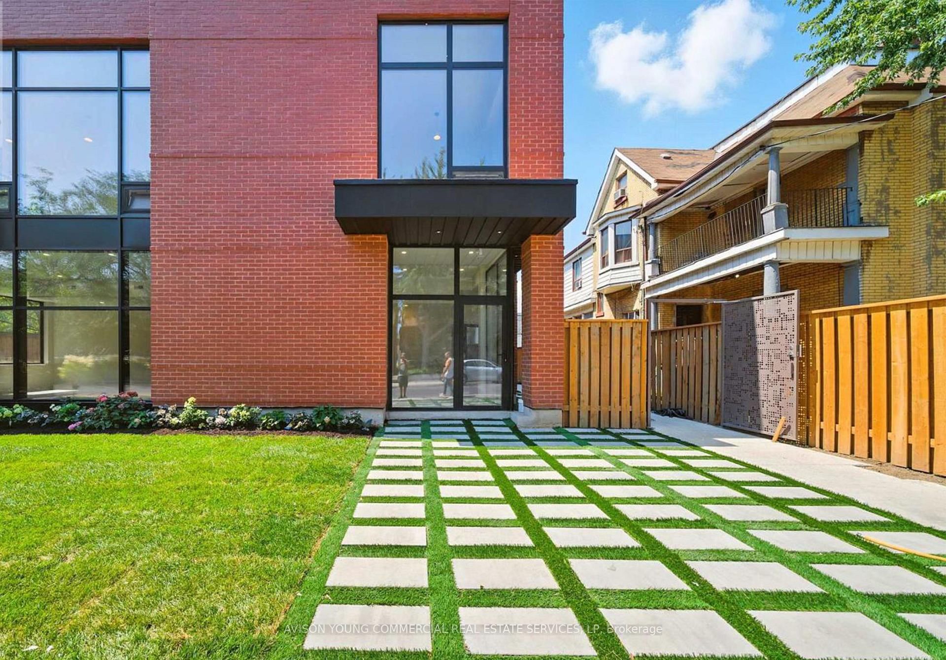 170 Perth Avenue W, Unit 4