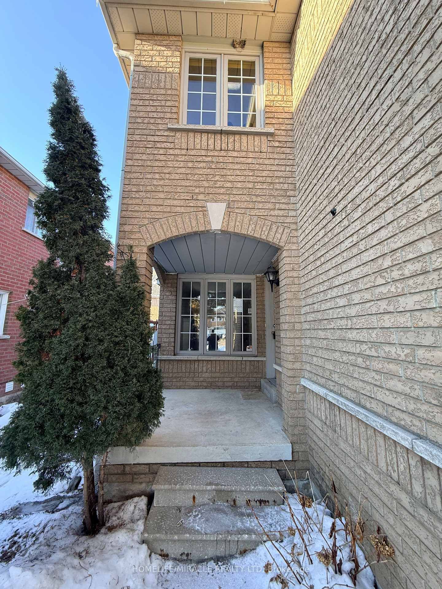 Semi-Detached House for sale at 137 Pressed Brick Drive, Brampton, Ontario, L6V 4K5 - Brampton North - MLS: W12836204