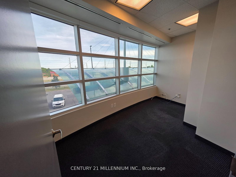 212 - 2250 Bovaird Dr E, Brampton, L6R 0W3 | Image 2