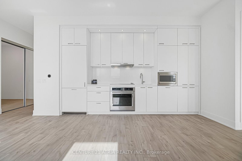 home for lease on 203-858 Dupont Street