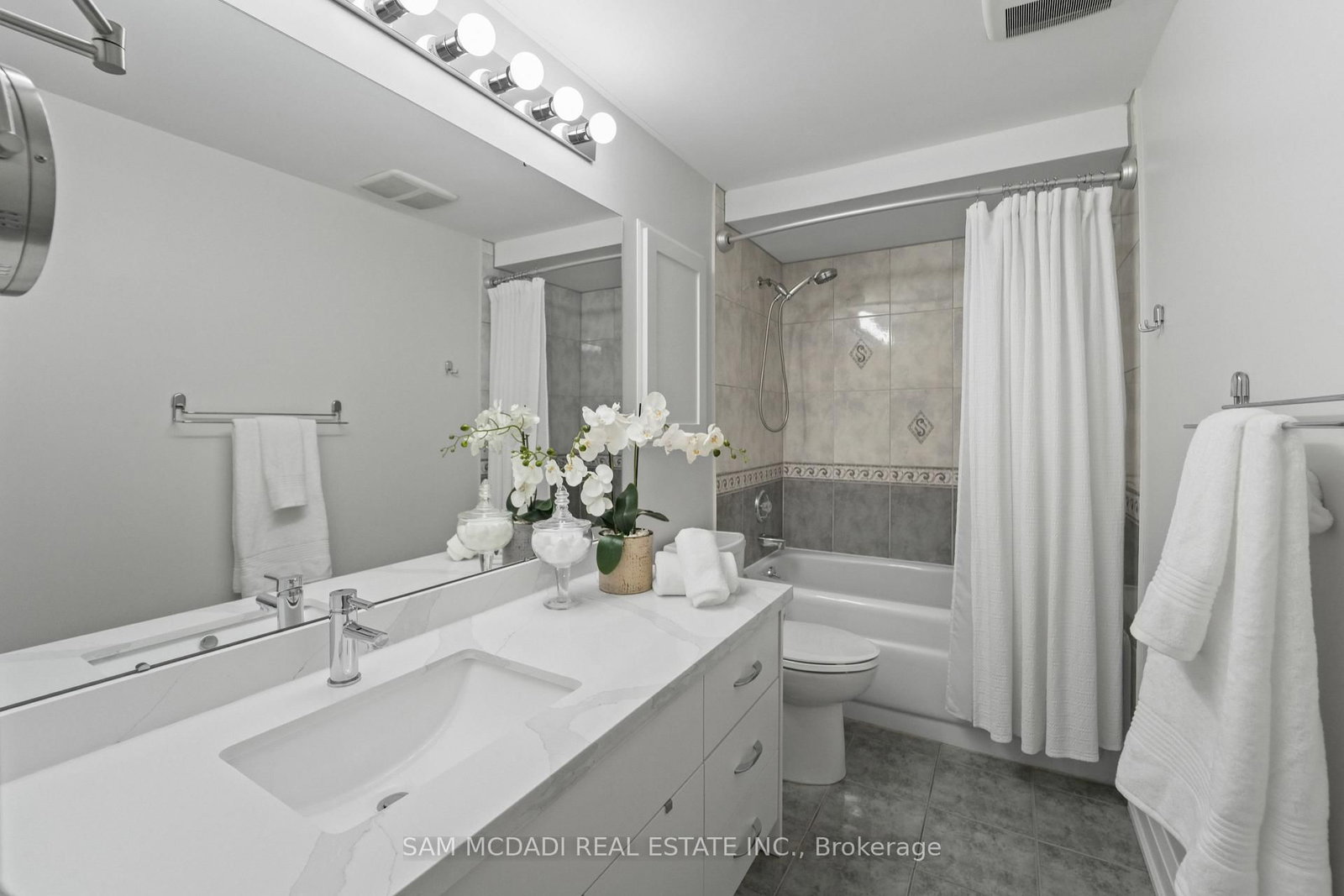 Semi-Detached House for sale at 4235 Pheasant Ru, Mississauga, Ontario, L5L 2B8 - Erin Mills - MLS: W12836800