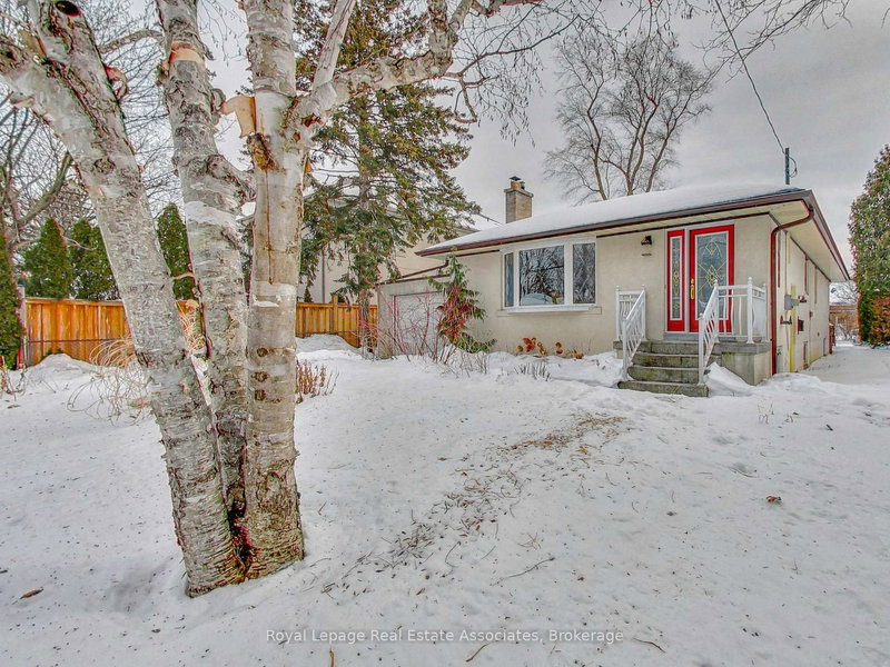 9 Beaverbrook Ave, Toronto, M9B 2M8 | Image 2