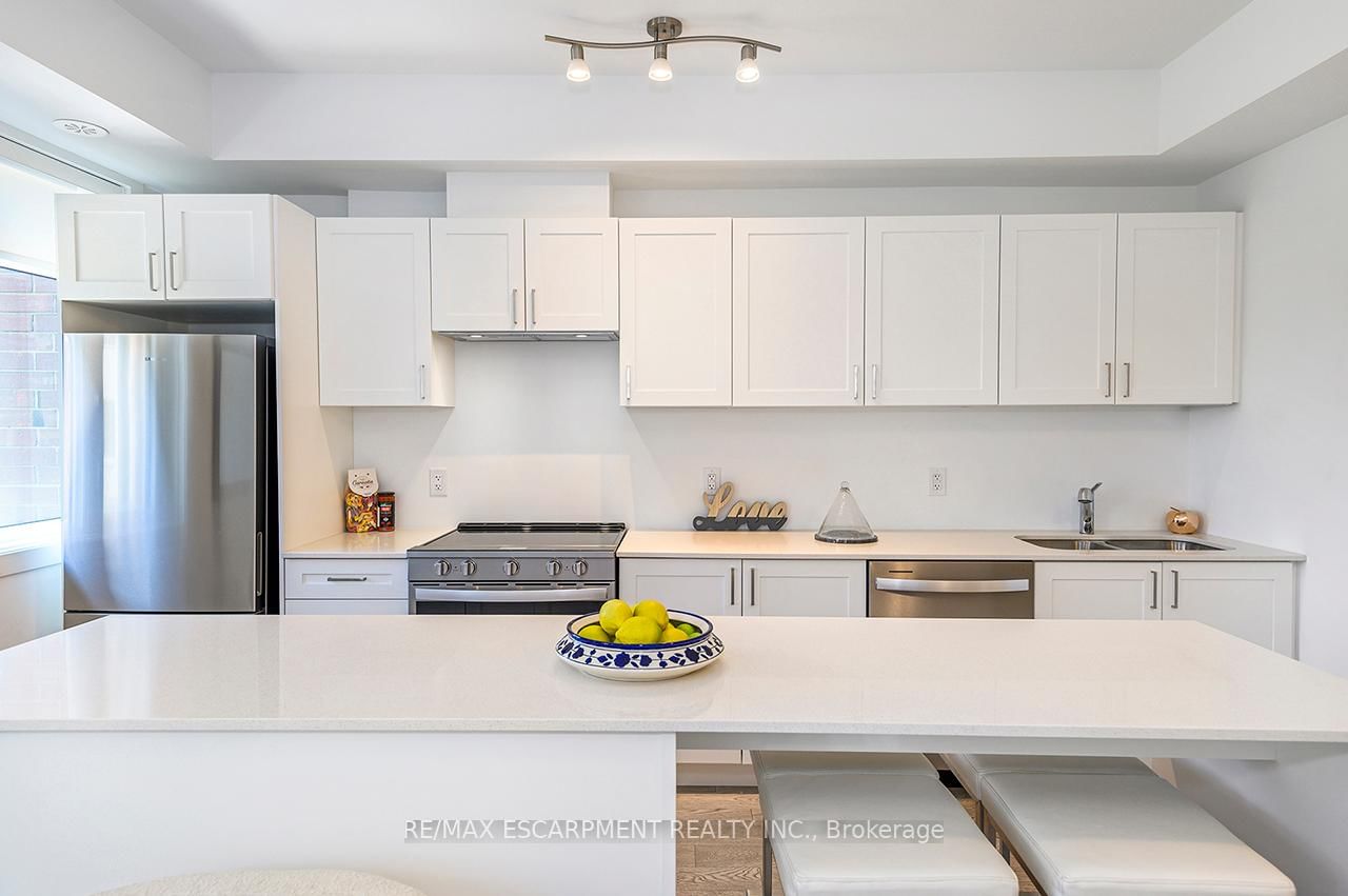 Townhouse for sale at 251-1075 Douglas McCurdy Common, Mississauga, Ontario, L5G 0C6 - Lakeview - MLS: W12837008