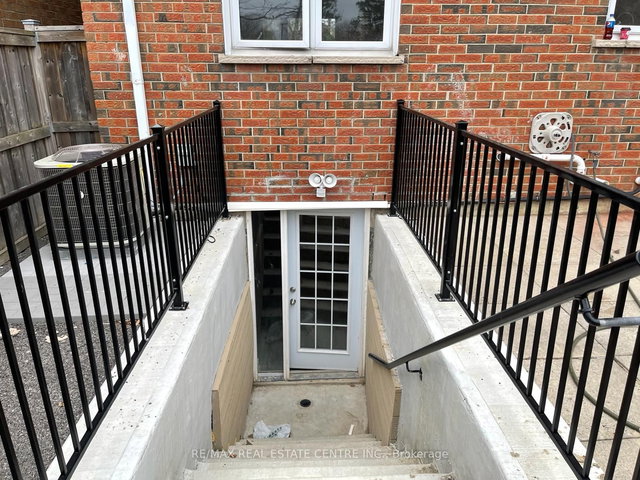 Bsmt - 4079 Independence Avenue