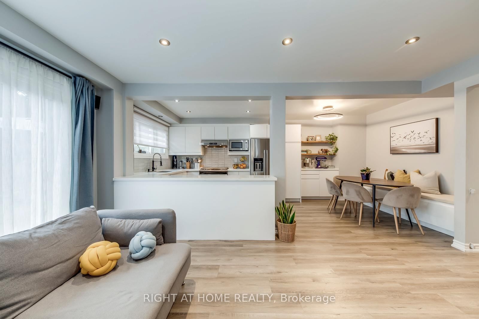 Townhouse for sale at 132 Ashton Crescent, Brampton, Ontario, L6S 3J9 - Central Park - MLS: W12837574