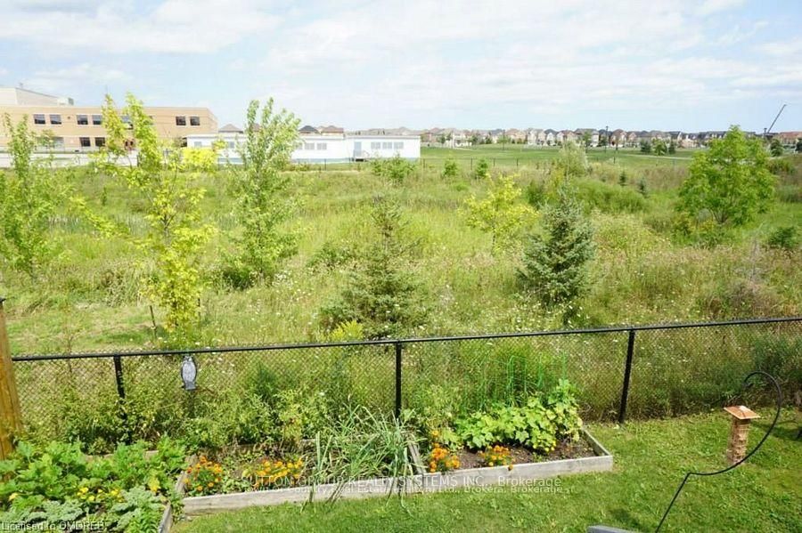 Townhouse for lease at 325 Hobbs Crescent, Milton, Ontario, L9T 0J1 - Clarke - MLS: W12837836