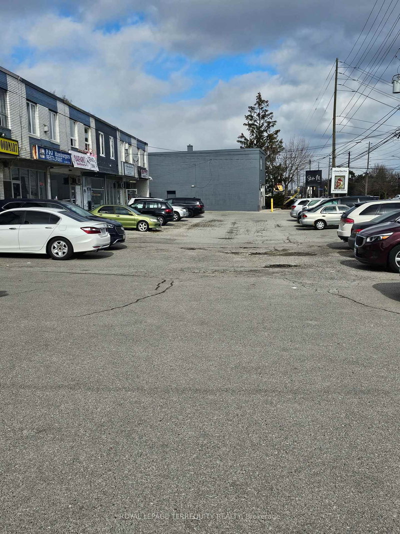 939 Lakeshore Rd E, Mississauga, L5E 1E3 | Image 3