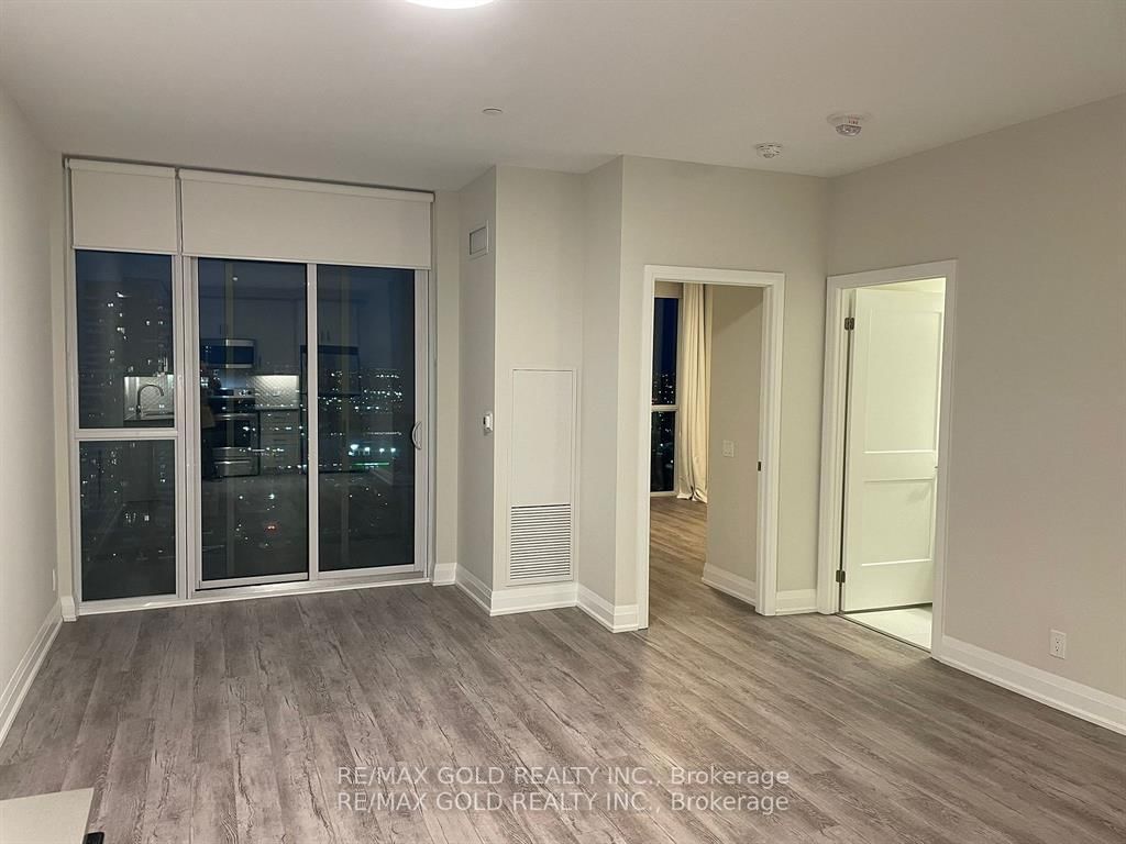 15 Lynch Street, Unit 2502 - Photo 28