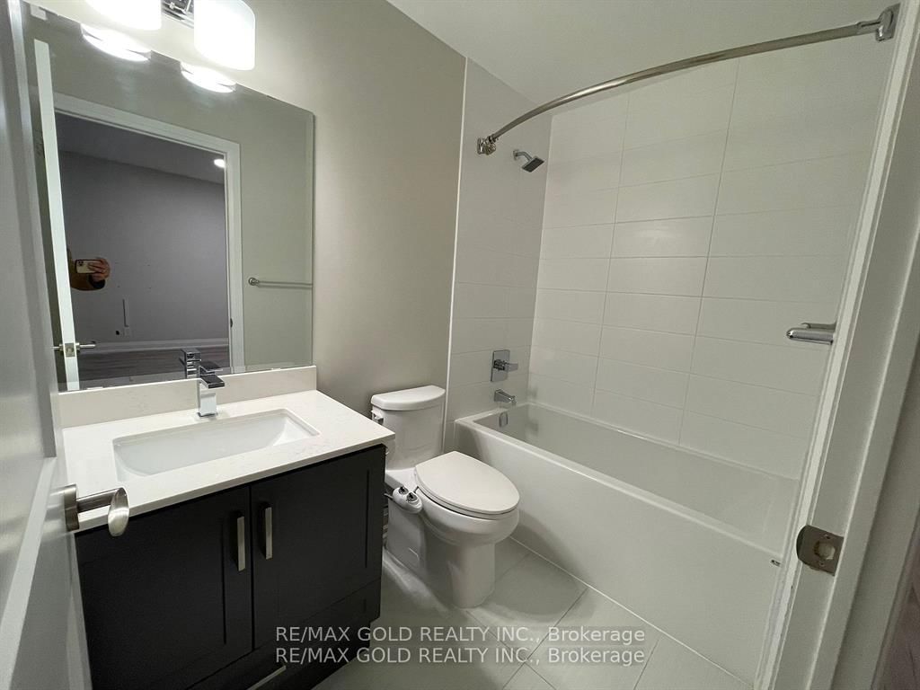 15 Lynch Street, Unit 2502 - Photo 31