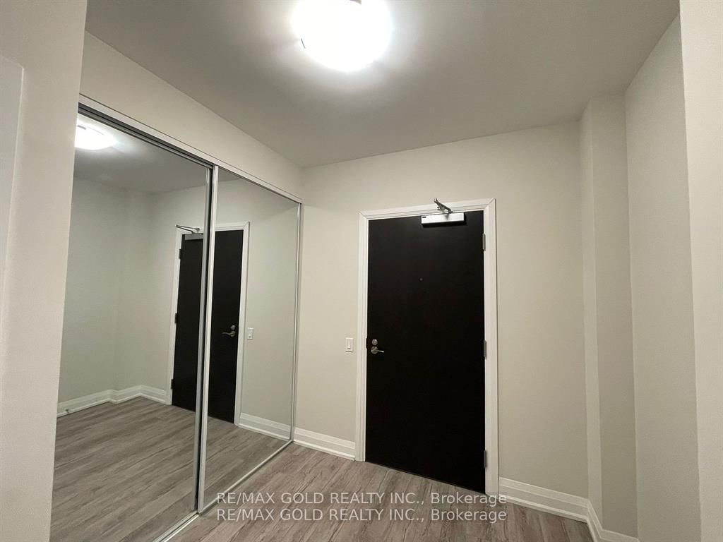 15 Lynch Street, Unit 2502 - Photo 32