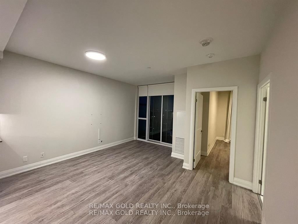 15 Lynch Street, Unit 2502 - Photo 33