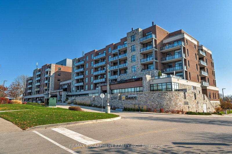 106 - 3290 New Street
