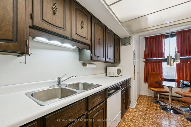 1801 - 1300 Bloor St, Mississauga, L4Y 3Z2 | Image 2