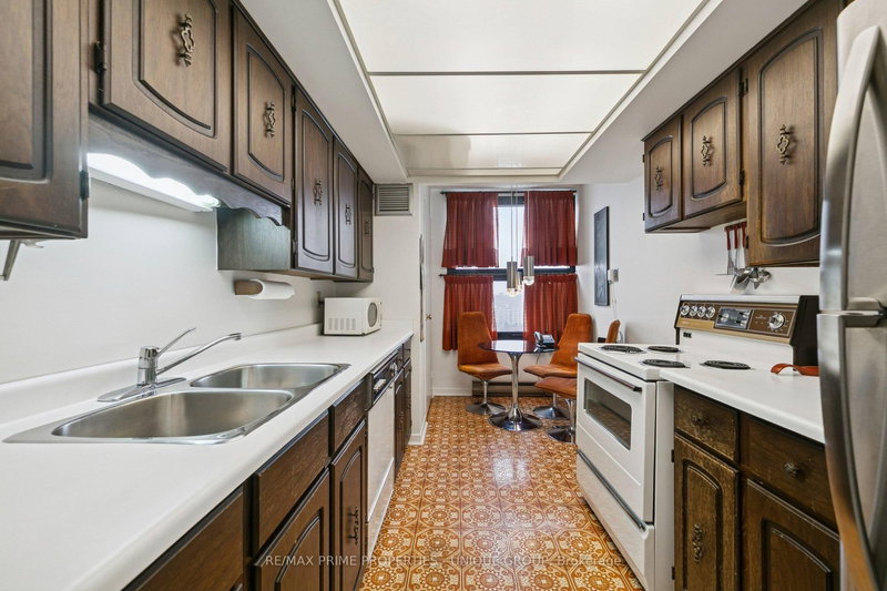 1801 - 1300 Bloor St, Mississauga, L4Y 3Z2 | Image 3