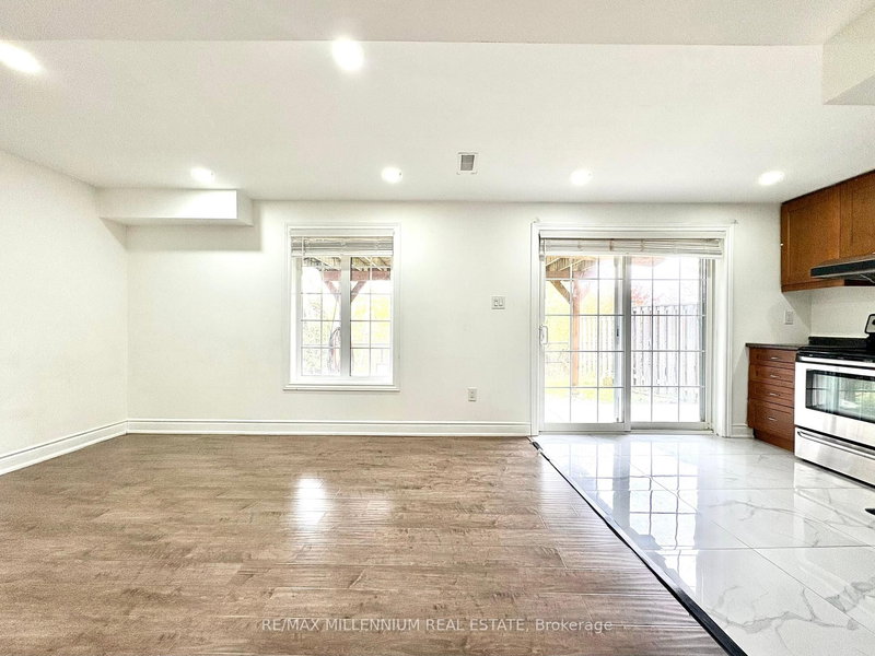 walk out unit - 41 Stoneylake (LOWER) Ave, Brampton, L6V 4R1 | Image 2