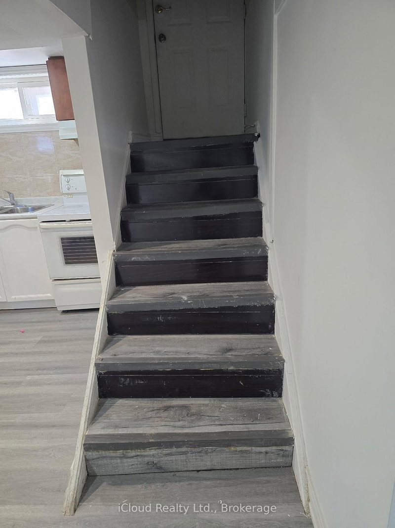 Bsmt - 8 York St, Mississauga, L4T 3M7 | Image 2