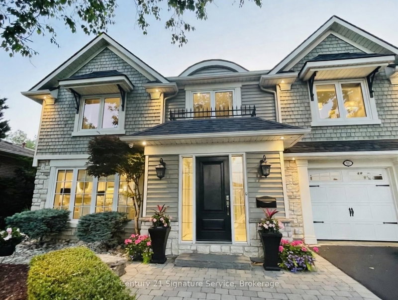 16 Ferndale Cres, Brampton, L6W 1E9 | Image 2