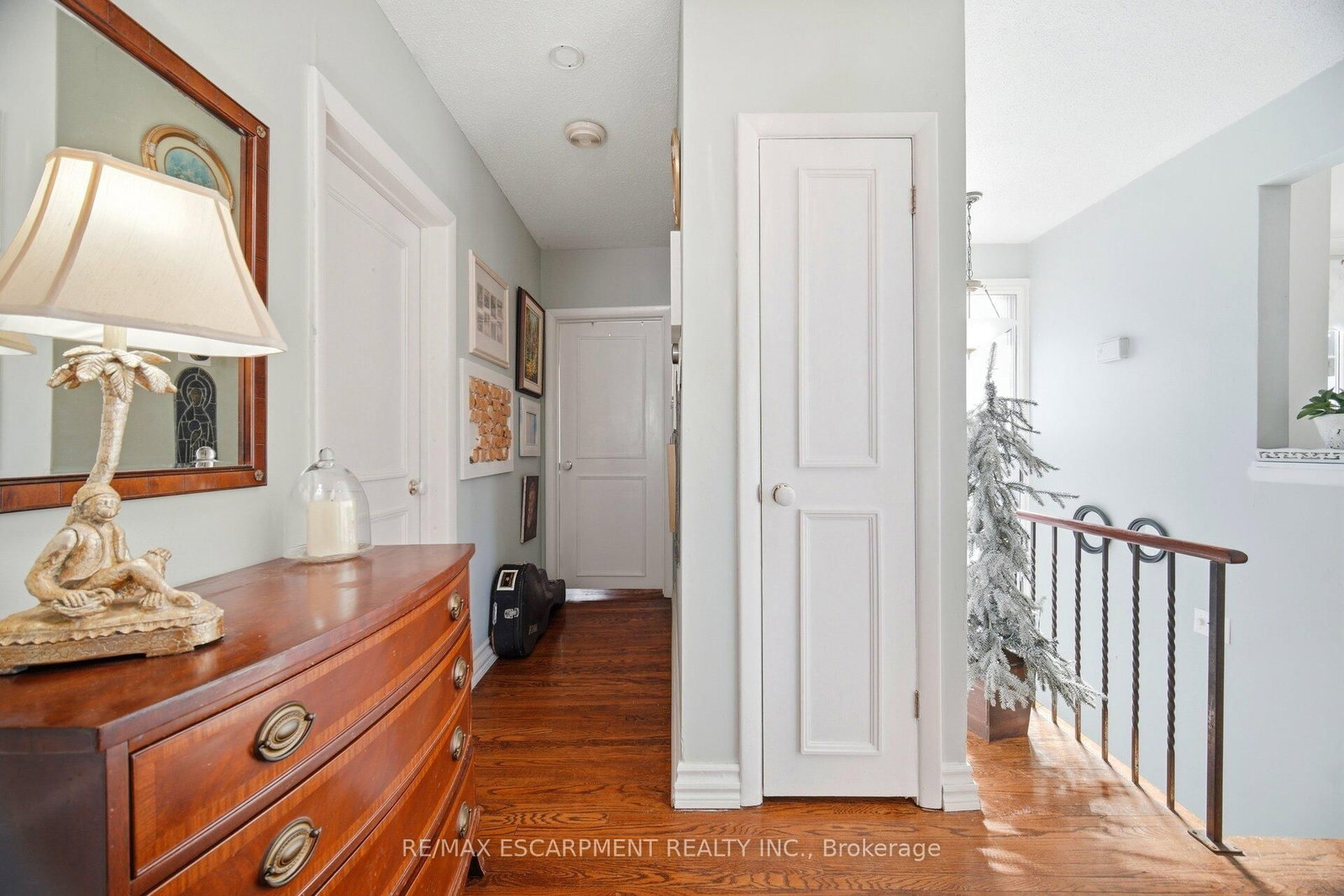 Detached House for sale at 487 Wellington Crescent, Oakville, Ontario, L6L 4X6 - West - MLS: W12839940