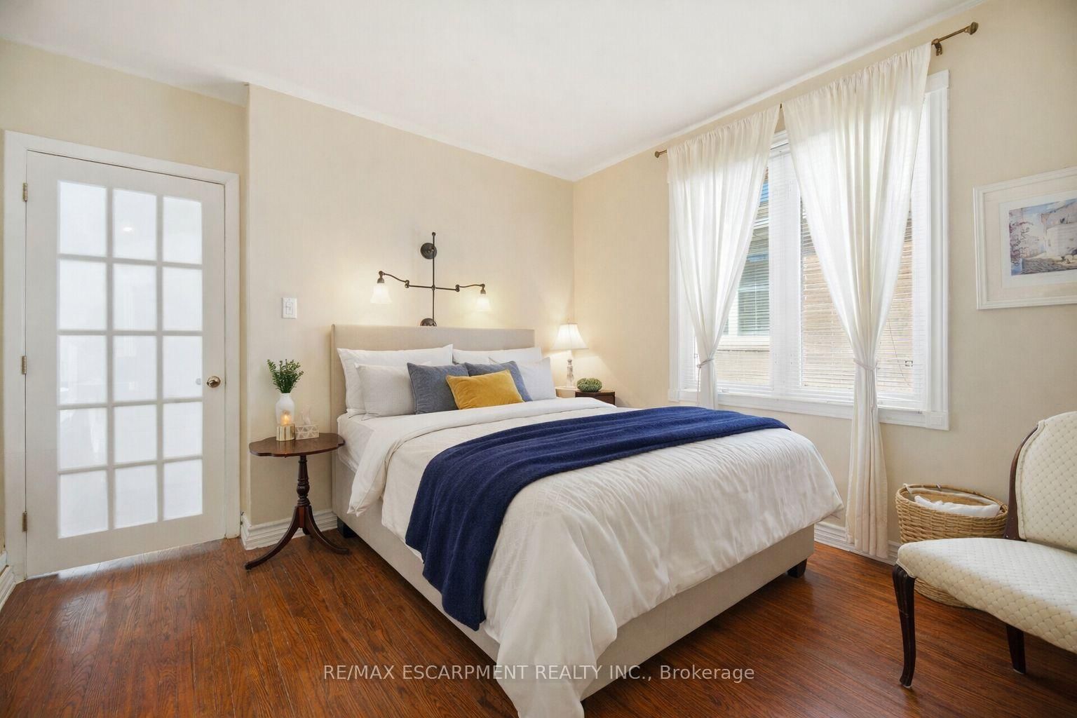 Detached House for sale at 487 Wellington Crescent, Oakville, Ontario, L6L 4X6 - West - MLS: W12839940