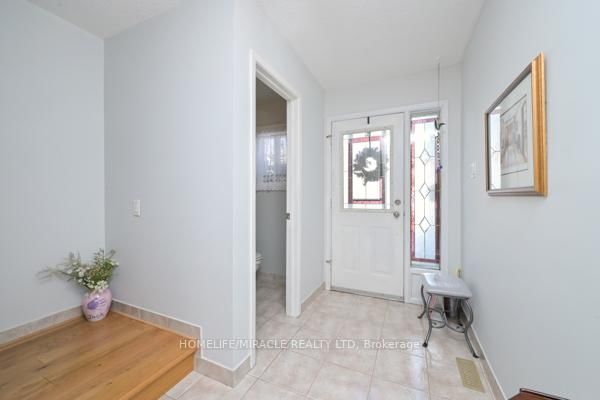 27 - 121 Falconer Dr, Mississauga, L5N 2K8 | Image 3