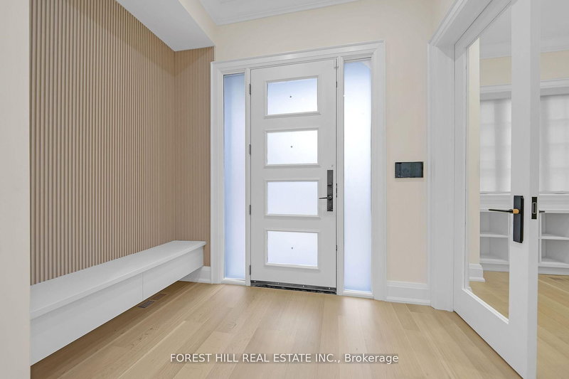 132 Lothian Ave, Toronto, M8Z 4L4 | Image 3