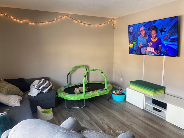 49 - 371 Bronte Street S