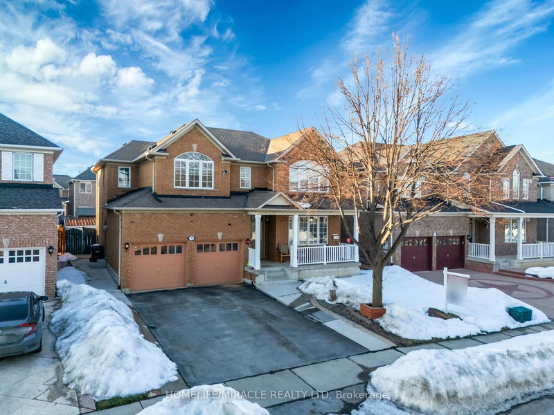 28 Latania Blvd, Brampton, L6P 1S9 | Image 2