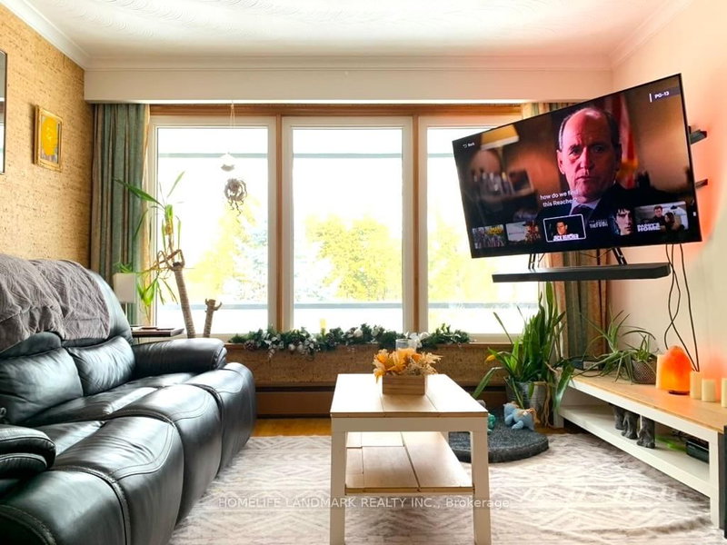 860 Francis Rd, Burlington, L7T 3Y2 | Image 2