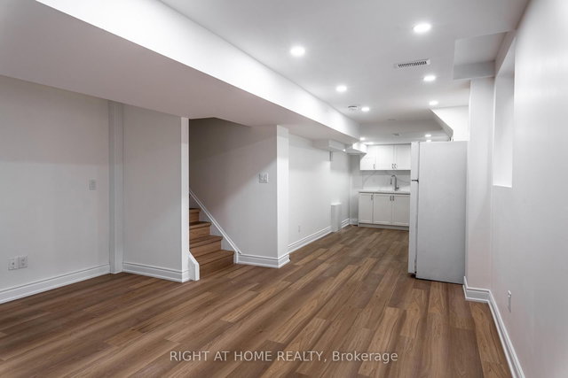 Lower - 58 Lockheed Crescent