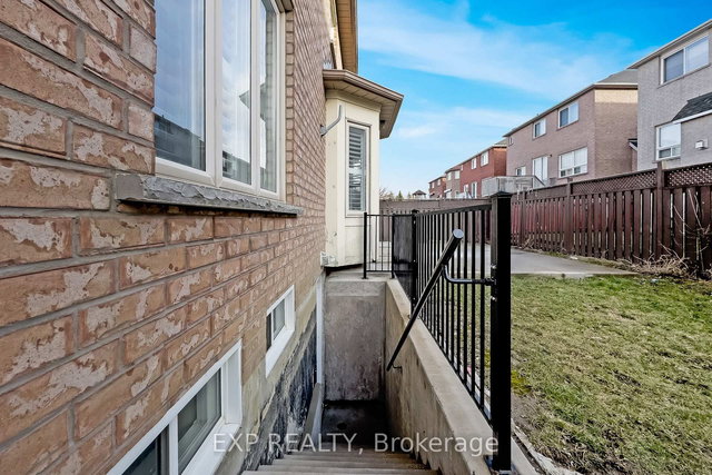 BASEMENT APT - 50 Marbleseed Crescent